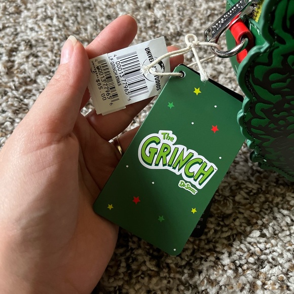 Universal Studios Parks Grinch and Max Lenticular Wreath Loungefly Crossbody Bag - Picture 4 of 12